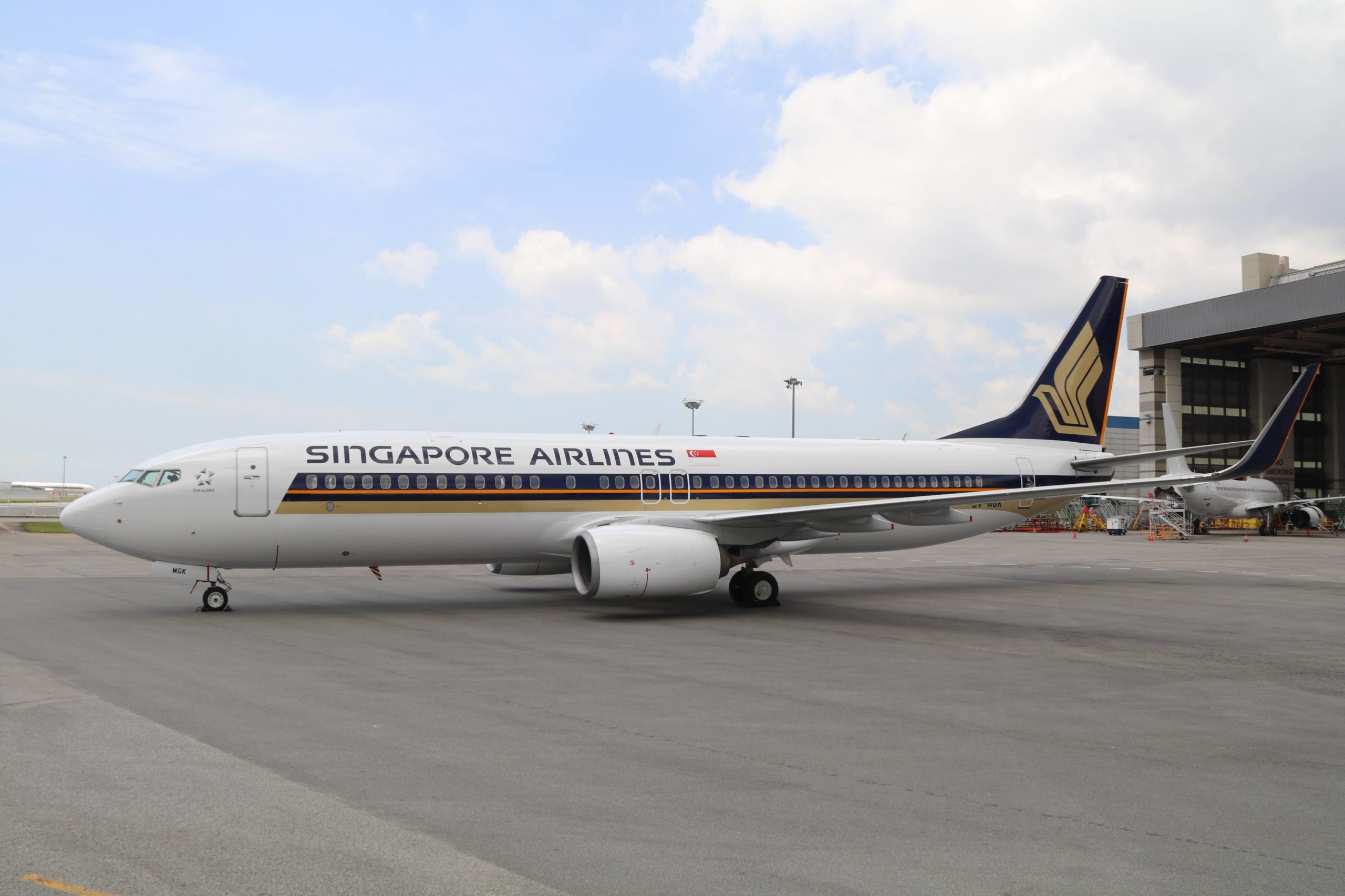 B 737 800 SINGAPORE