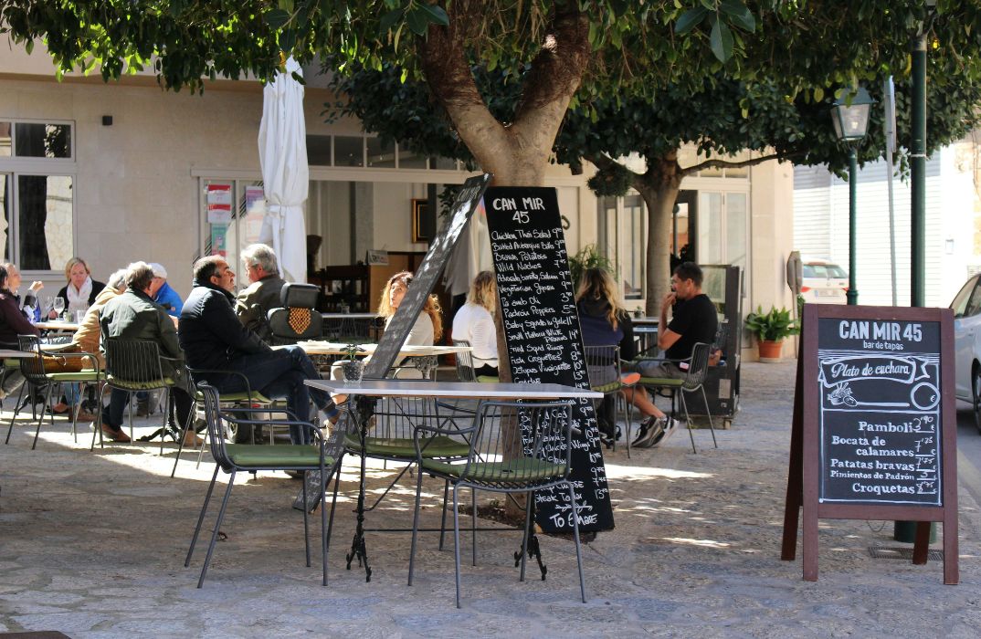 Μεγάλα προβλήματα στην Μαγιόρκα με ελλείψεις προσωπικού στον κλάδο της εστίασης